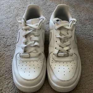 White Nike Air Force 1